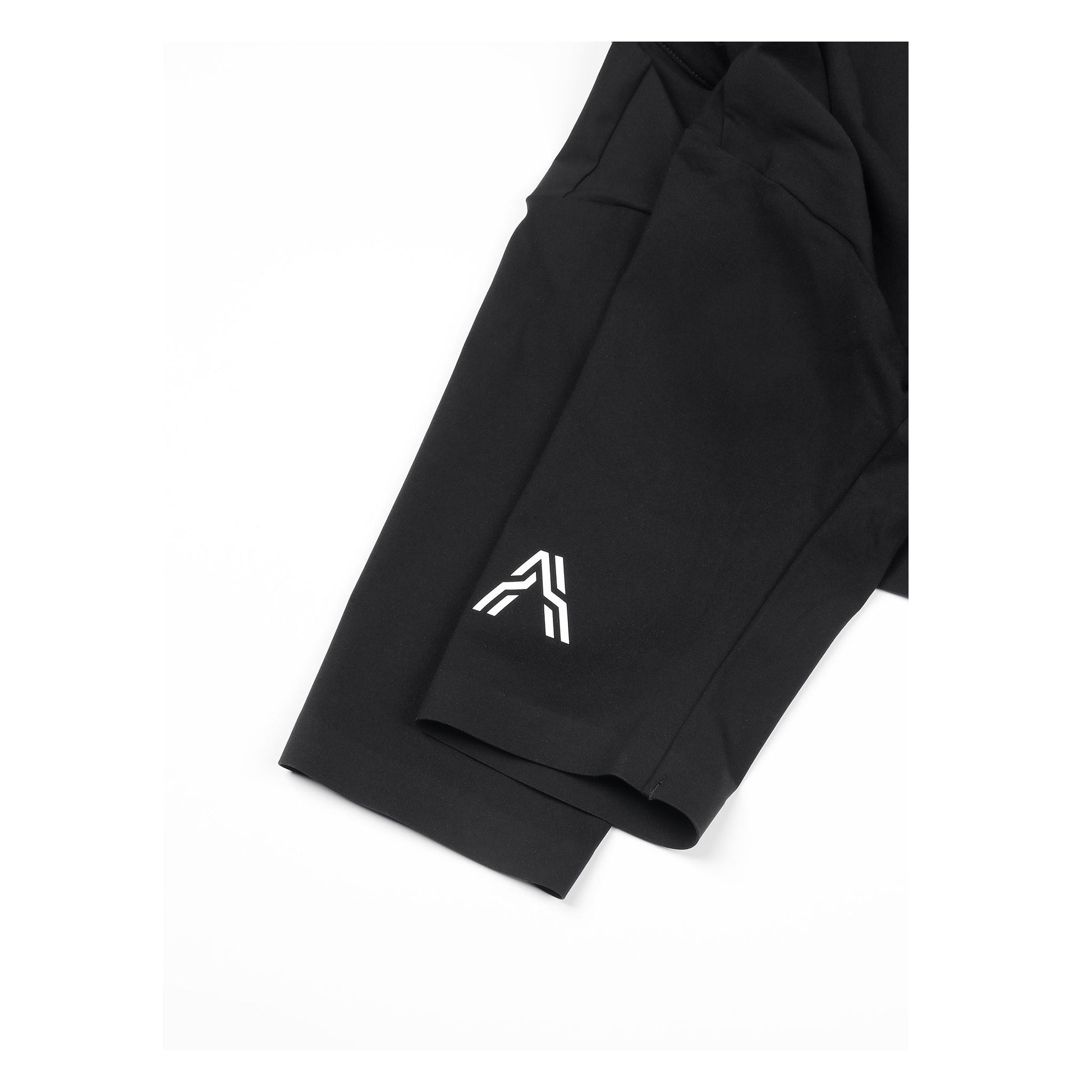 Monarch Short sleeve jersey black with sustainable fabrics from Ascender Cycling Club Zürich Switzerland Presentation Closer Look Short Sleeve with Monogram Logo and Premium Finish at Sleeves