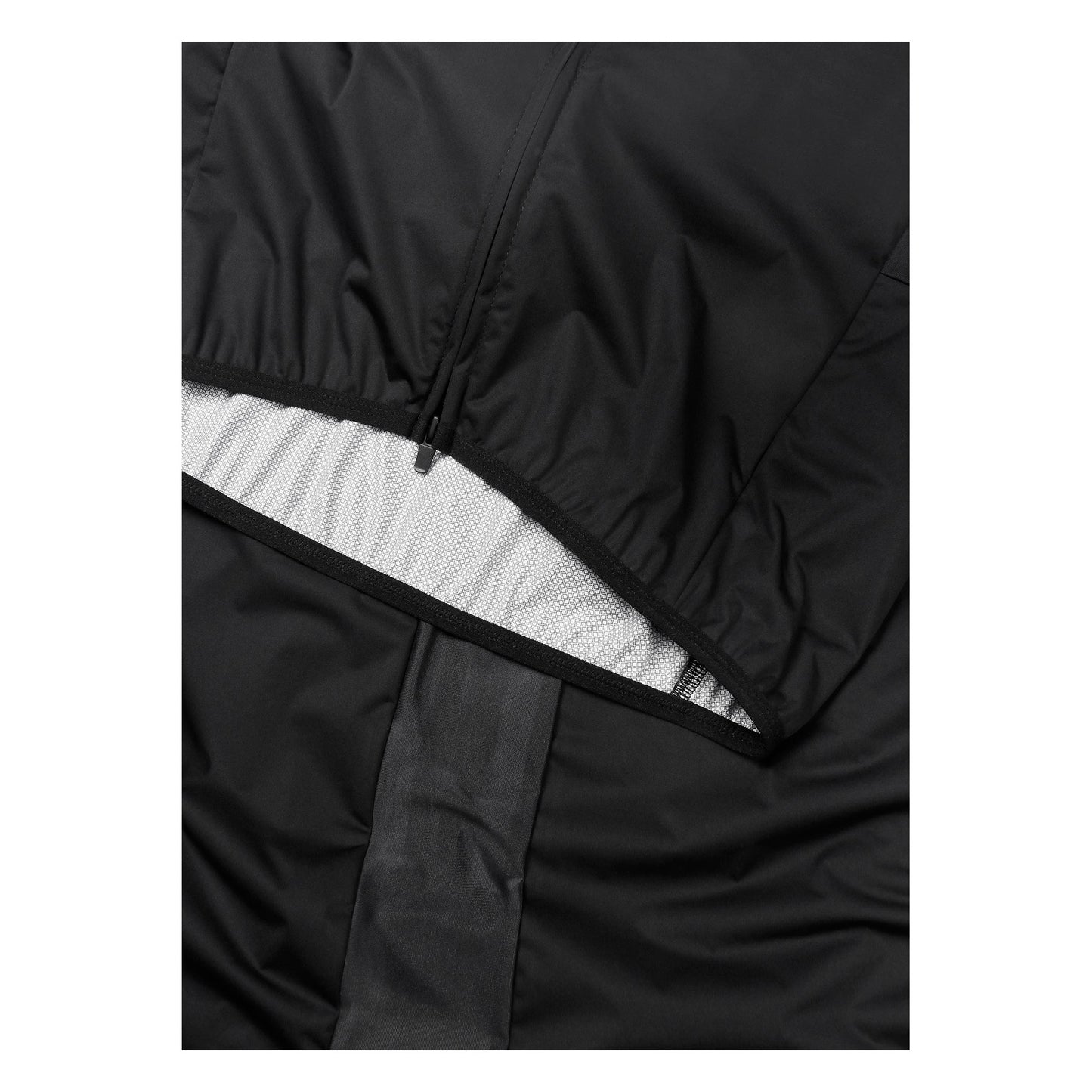 AEROFLOW Wind Vest Black from Ascender Cycling Club Zürich Switzerland YKK Two-Way Zipper & Backside Central Mesh Detailled View