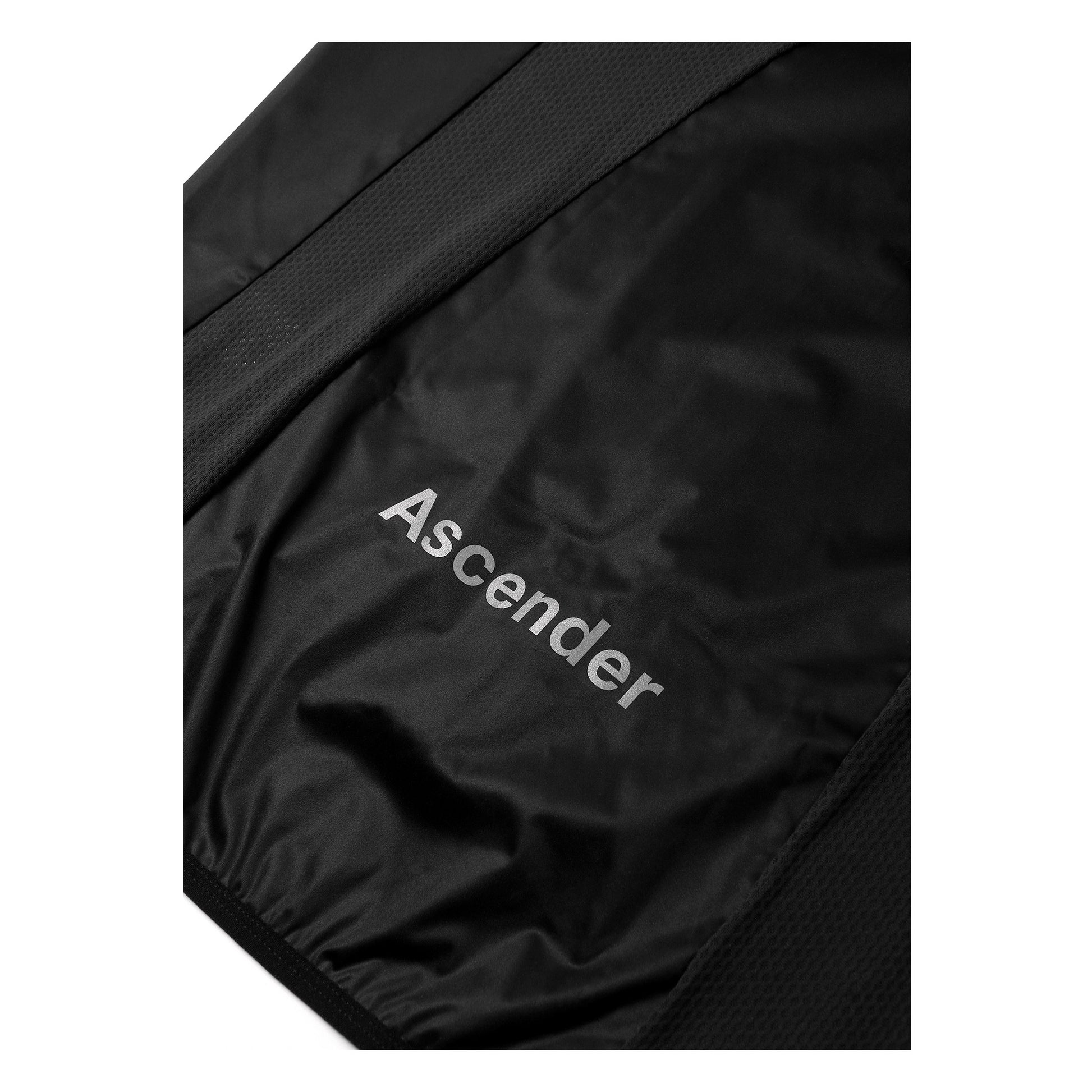 Leggera Team Vest Sustainable Cycling Wind Vest New Generation from Ascender Cycling Club Zürich Switzerland Presentation Back Panel Logo Reflective