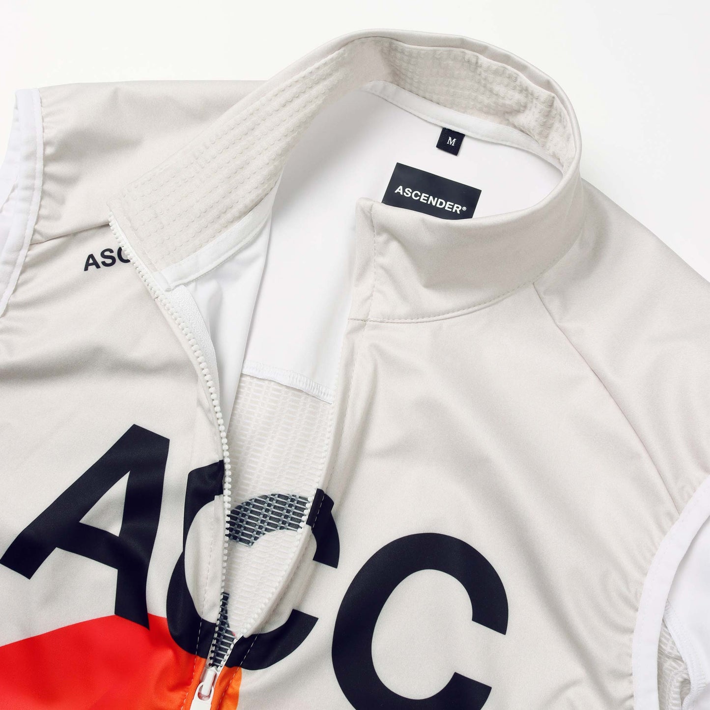 ACC Pulse wind vest back view in Clouds Dancer and Red-Orange Swoosh Close-up collar view