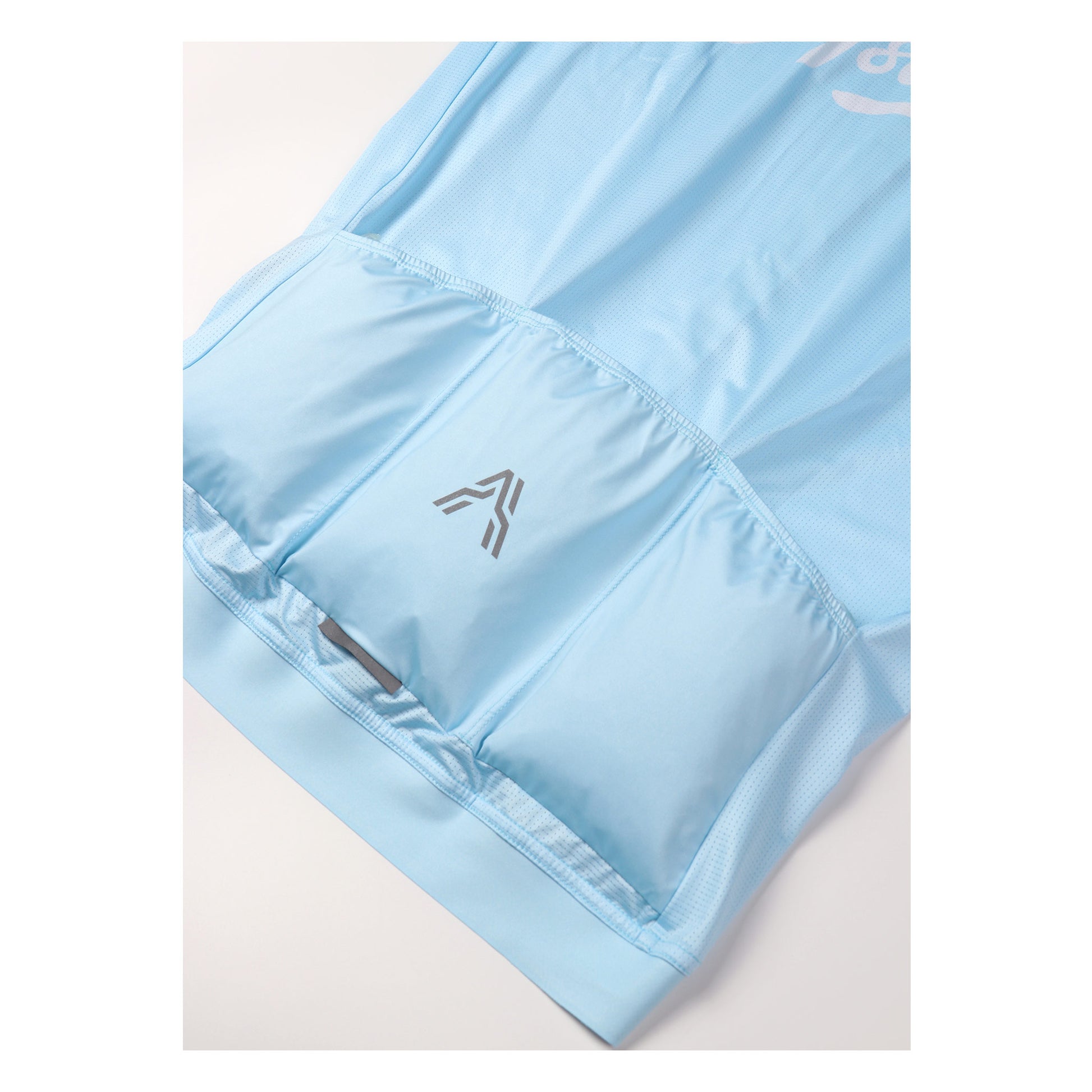 The retro-inspired Astro jersey Sky Blue from Ascender Cycling Club Switzerland Backside View & Back Pockets