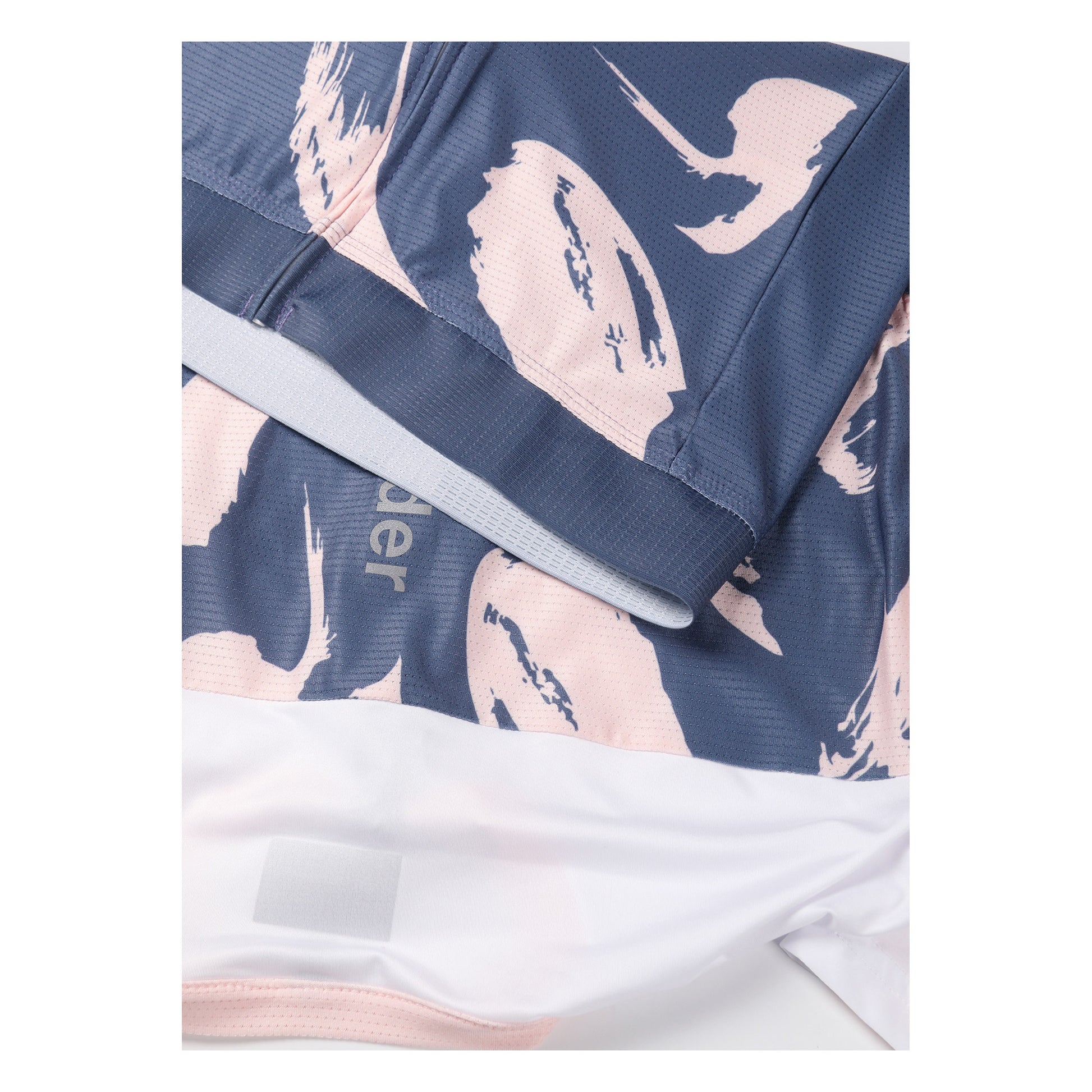Maillot à manches courtes Yukimi pour femmes par Ascender Cycling Club à Zürich en Suisse Image Elite Powerband à la taille et logo réfléchissant